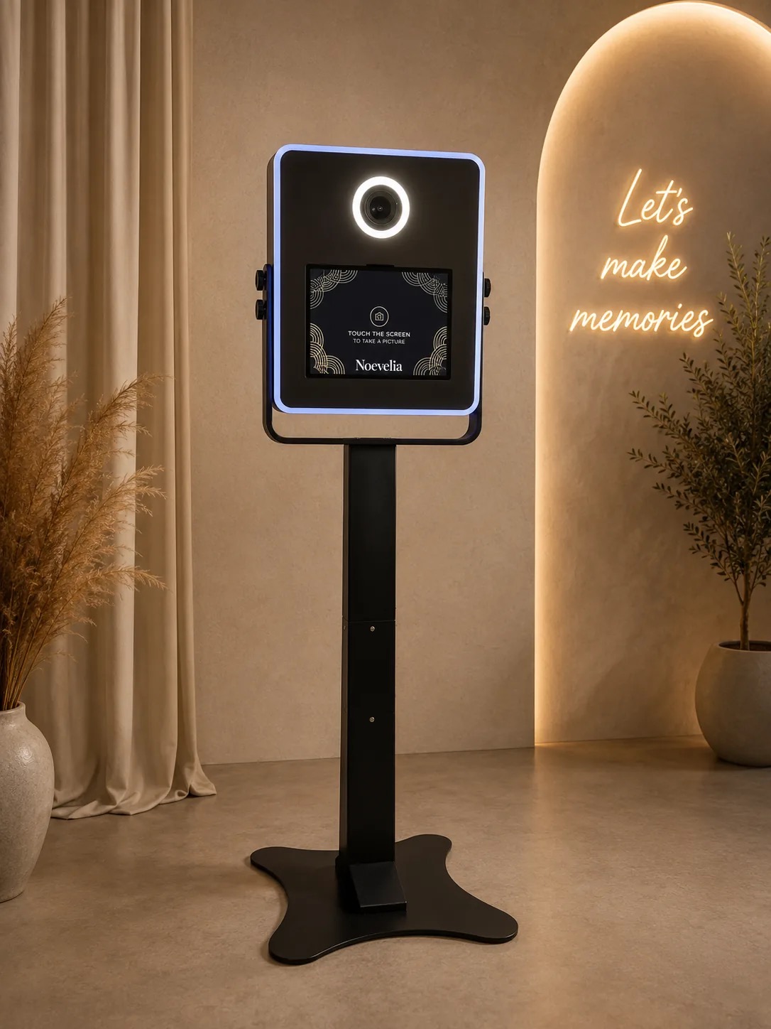 Noevelia Classic Booth — zwarte zuil met ringlicht en touchscreen